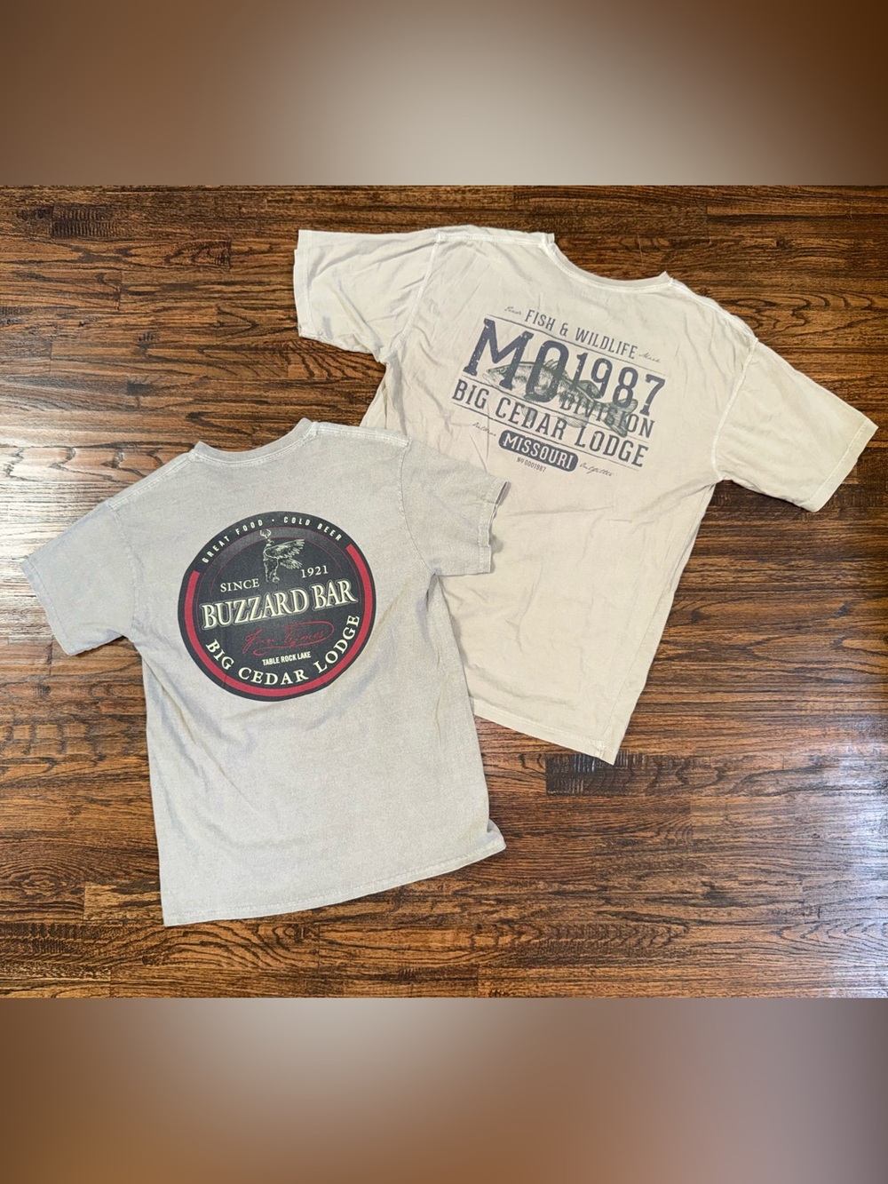 BUNDLE (2) Vintage Graphic Big Cedar Lodge Khaki Missouri T-shirt Size M-L